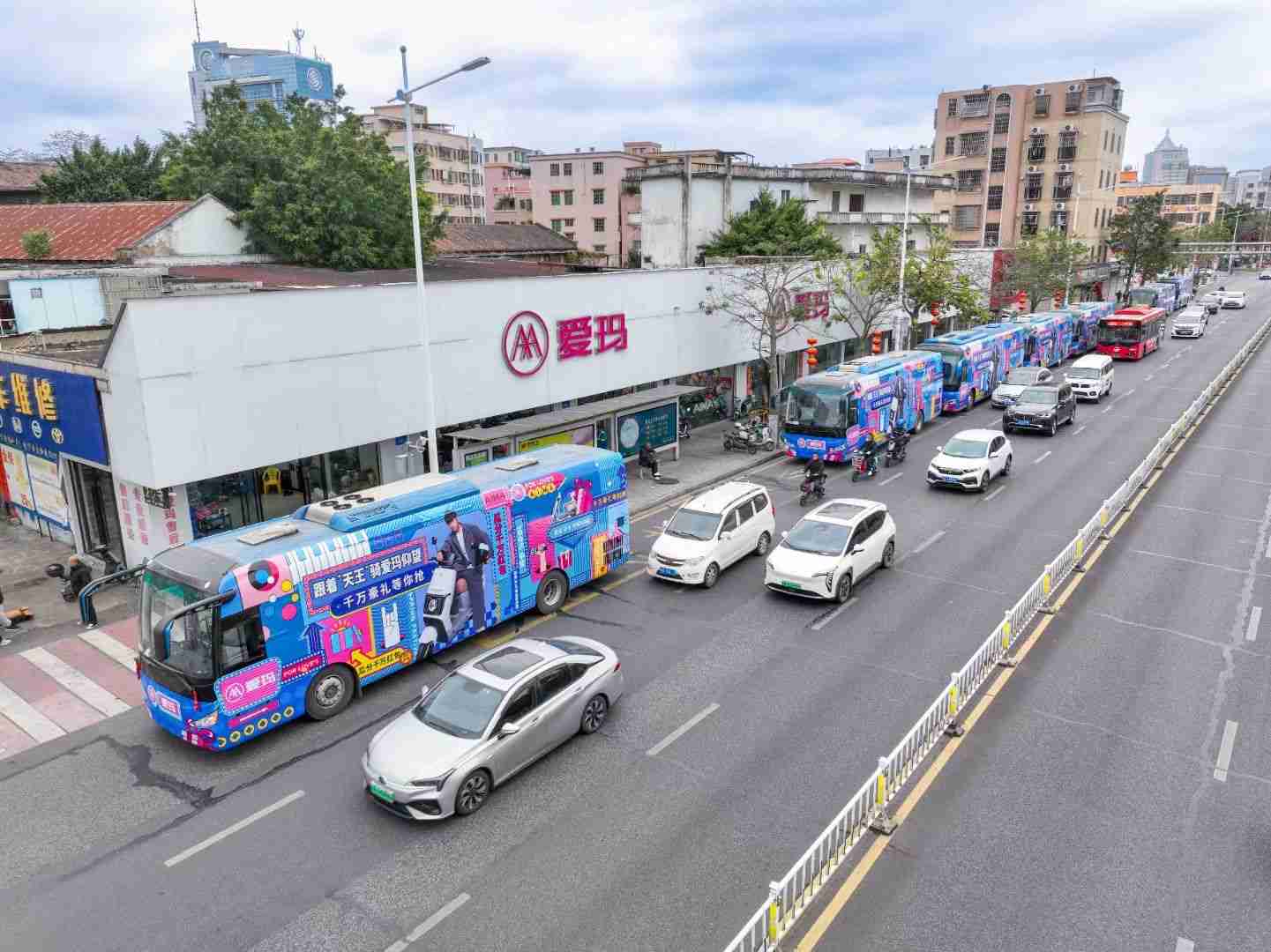 青島創(chuàng)意大巴車(chē)廣告